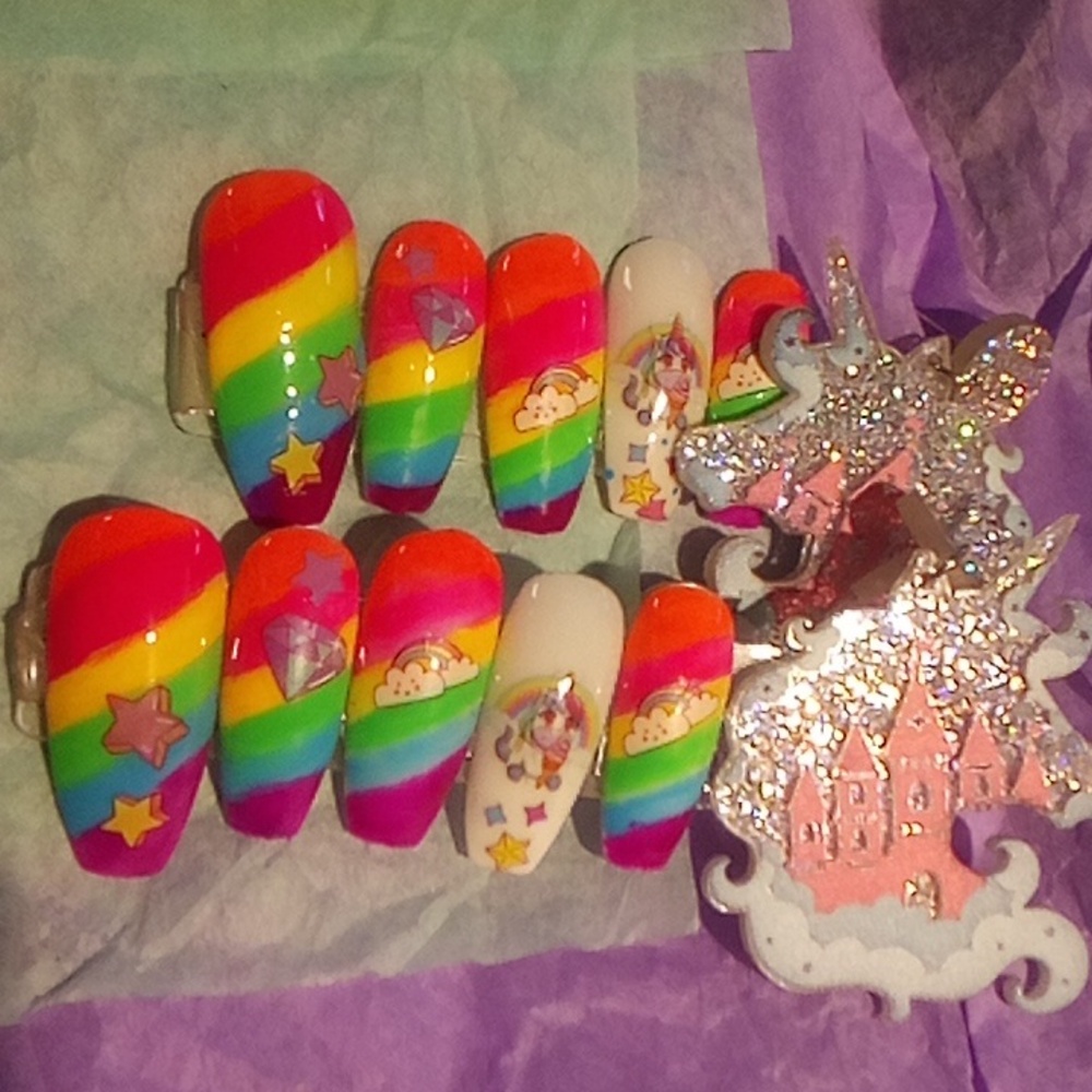 Unicorn 🦄 matching nails and earrings